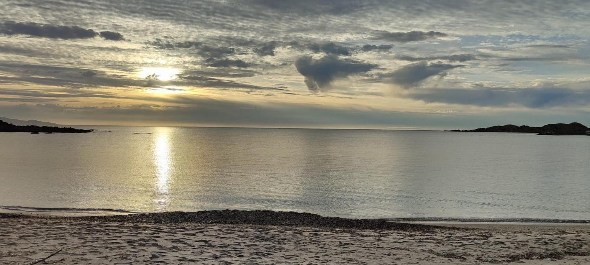 Vista Tramonto Isola Rossa A Due Passi Dalla Spiaggia Villa Exterior photo